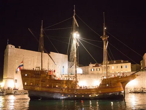travesia-nocturna-barco-dubrovnik_puerto_croacia_buendia (3).jpg