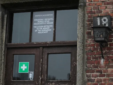 Entrada del bloque 18 en Auschwitz I, dedicado al Holocausto húngaro