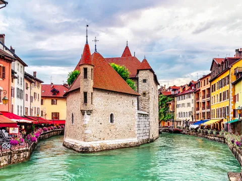 excursion-annecy-desde-ginebra_castillo_suiza-buendia (1).jpg