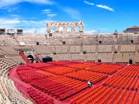 Tour a pie Verona Imprescindible y visita guiada por la Arena sin colas