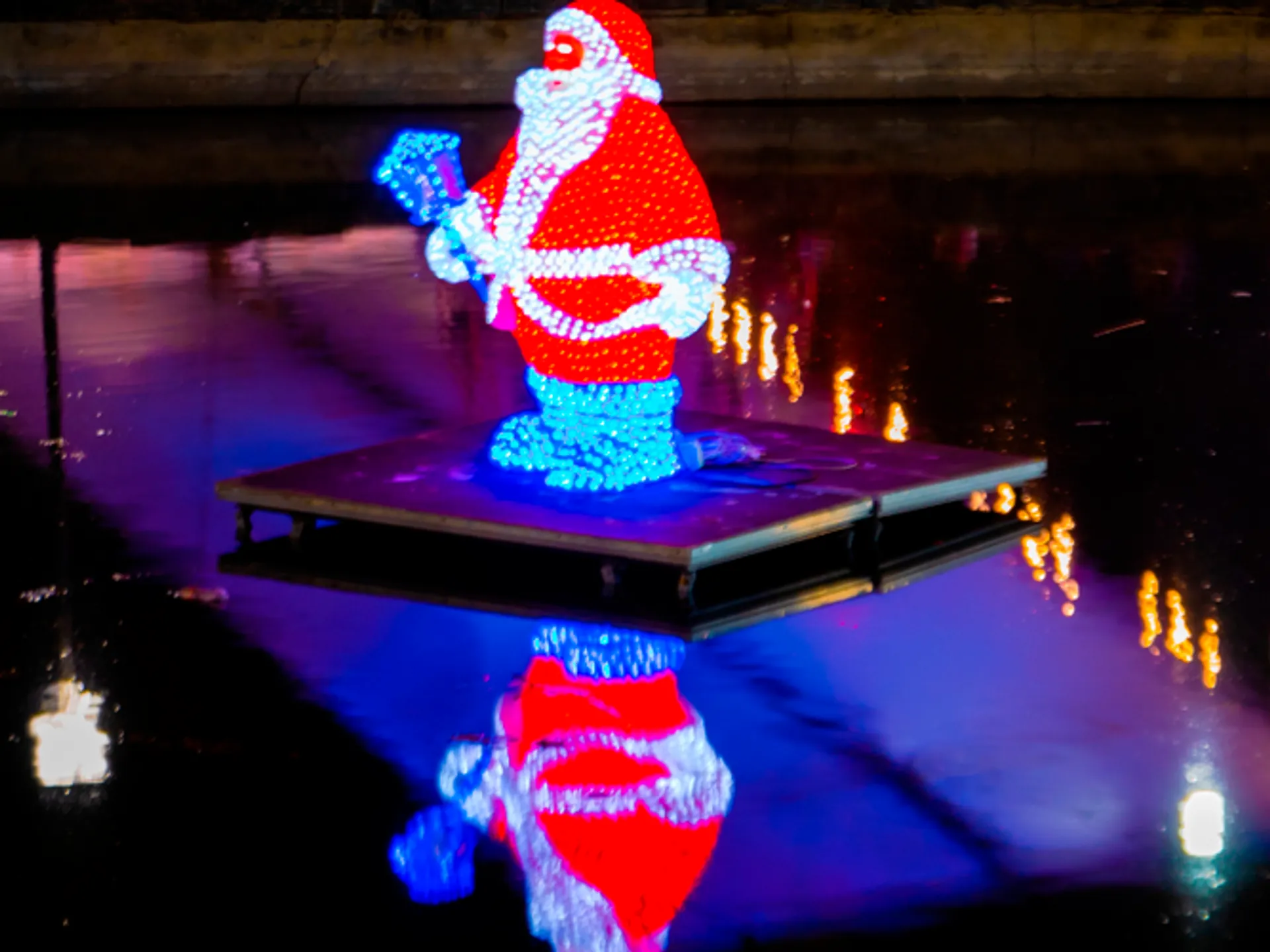 Papá Noel iluminado en Torrejón de Ardoz - La Ciudad de la Navidad: Torrejón de Ardoz - Blog- Buendía Tours