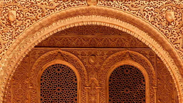 Alhambra, considerada como Patrimonio de la Humanidad por la UNESCO, es una actividad obligada para todo aquel visitante de la ciudad de Granada.