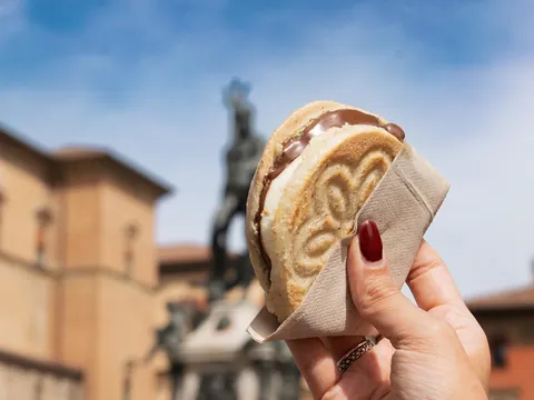 Dulces y chocolates que probarás en esta experiencia gastronómica autoguiada por Bolonia.