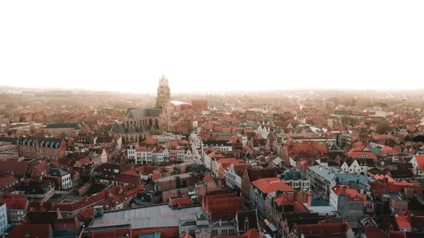 Qué hacer en Brujas para conocer sus canales, su historia y su lado más misterioso