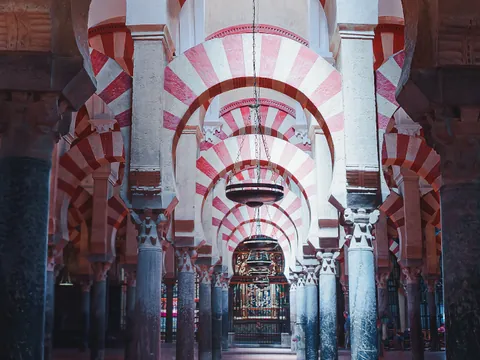 Interior de la icónica Mezquita de Córdoba