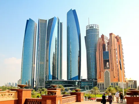 excursión Abu Dabi desde Dubai visita guiada en Esapañol Torre Etihad Emiratos Arabes