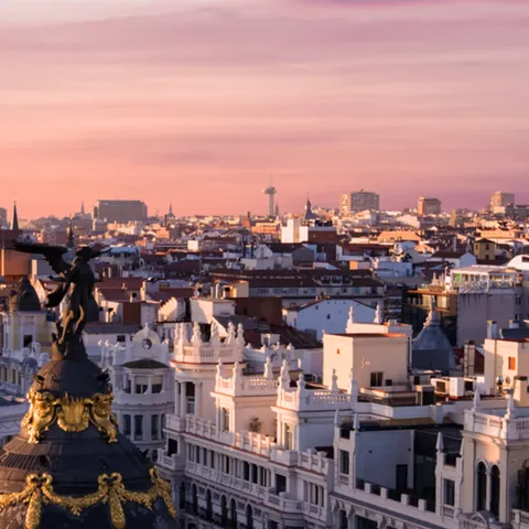 Panorámica de Madrid al atardecer-Los escenarios de la Serie Valeria de Netflix- Blog Buendía Tours