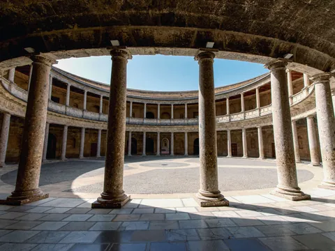 tour Alhambra privado entradas visita guiada Patio Central Granada