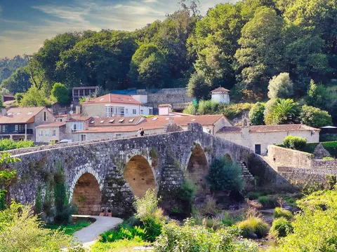 excursión Finisterre Costa Morte desde Santiago Transporte visita guiada Ponte Maceira Galicia