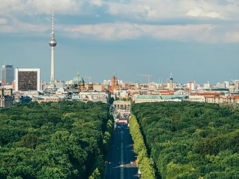 Panorámica de Berlín con el parque Tiergarten y la Torre de TV al fondo.
