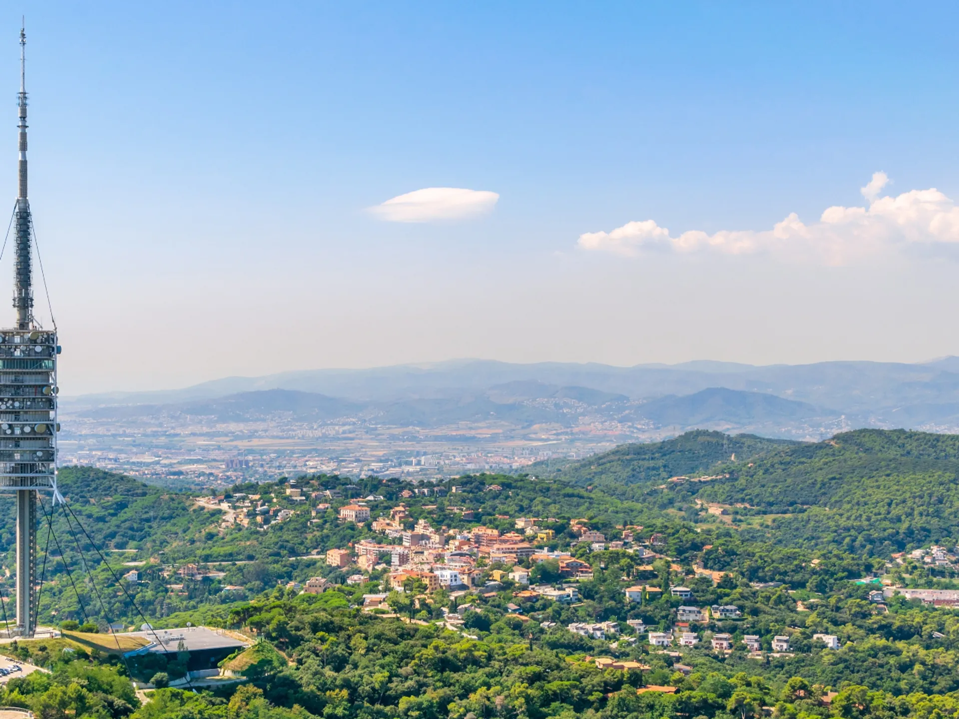 Torre Collserola en el Monte Tibidabo - Monte Tibidabo de Barcelona - Qué ver en Barcelona - Guía de Viajes Barcelona - Buendía Tours