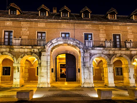 tour nocturno Aranjuez visita guiada noche Palacio Real atardecer Comunidad Madrid