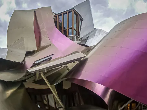 Edificio de Marqués de Riscal diseñado por Gehry en Elciego, La Rioja
