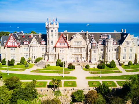 Palacio de la Magdalena en la península de Santander