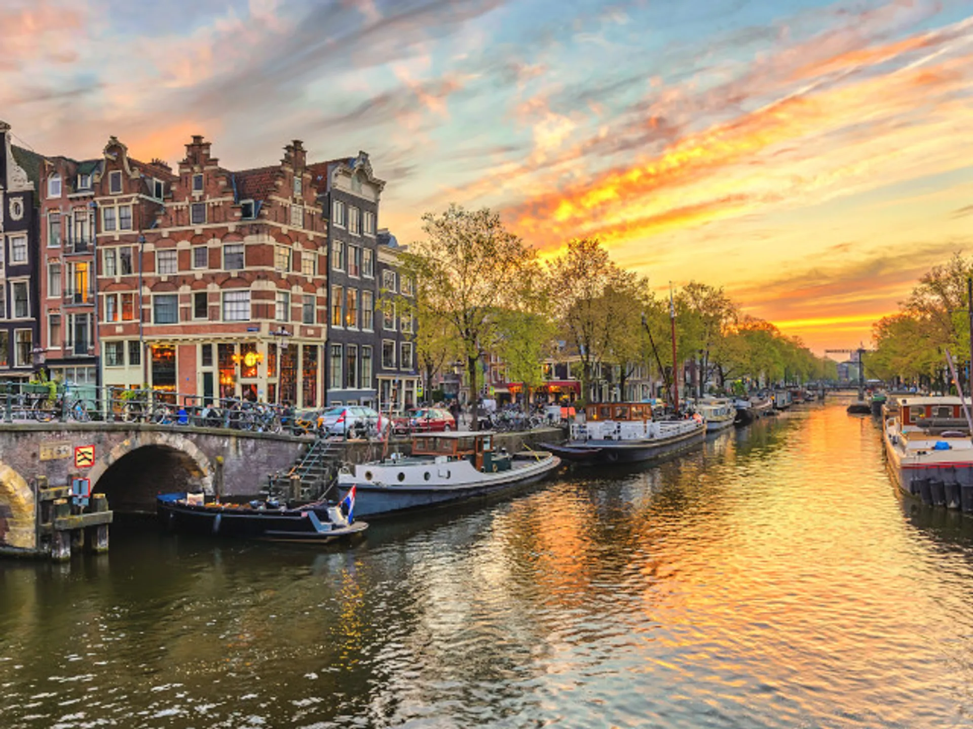 Atardecer en los canales de Ámsterdam-que ver en Ámsterdam-Buendia tours