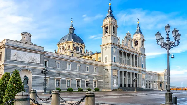Tours a pie y visitas guiadas en Madrid para elegir entre grandes iconos, arte y visitas con acceso prioritario