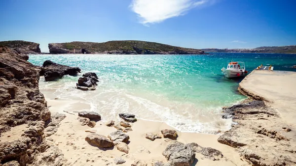 Qué hacer en Bugibba para descubrir la costa de Malta entre calas, islas y aguas turquesas