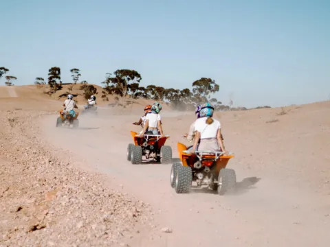 Ruta guiada en quad por terrenos del palmeral de Marrakech, Marruecos