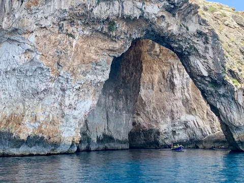 gruta-excursion-marsaxlokk-gruta-azul-malta_buendia.jpg