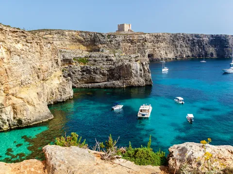excursion-barco-isla-comino_laguna-azul_cuevas_blue-lagoon_crucero_paseo-barco_catamaran_malta_buendia-tours (1).jpg