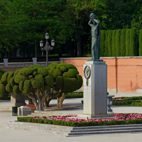 Monumento a Jacinto Benavente - Plaza Jacinto Benavente - Qué ver en Madrid - Guía de Viajes Madrid - Buendía