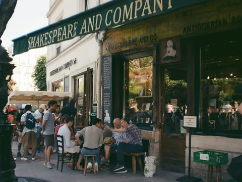Exteriores de la librería Shakespeare and Company en París