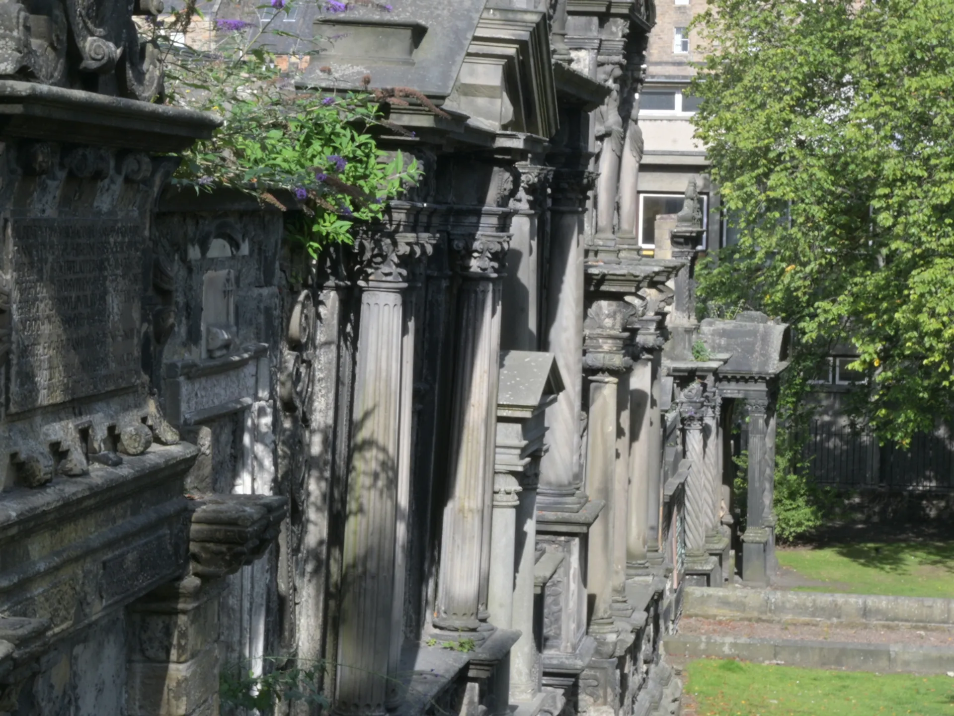 Vista del Cementerio de Greyfriars - Cementerio de Greyfriars - Qué ver en Edimburgo - Guía de Viajes Edimburgo - Buendía Tours