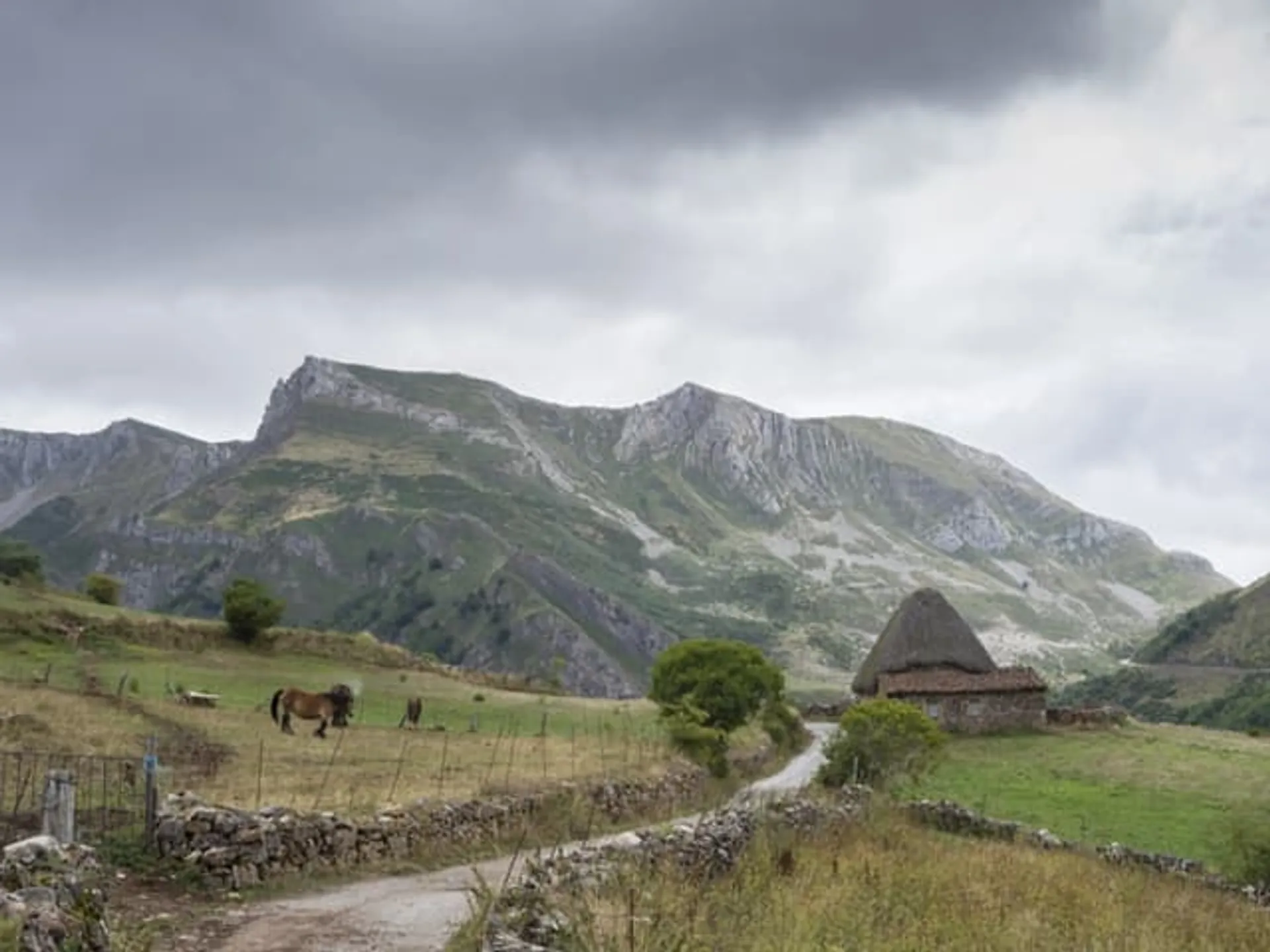 Valle de la Peral en Ibias, Asturias-Escenarios de la película A todo tren, destino Asturias-Blog viajes Buendía Tours