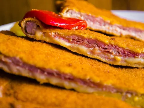 Cachopo - Comer en Oviedo - Guía de viaje Oviedo - Buendía Tours