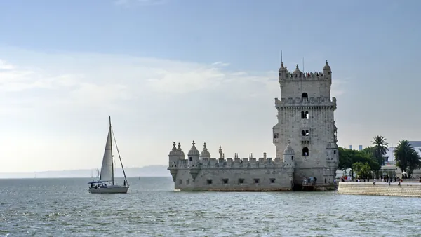Torre de Belém vista desde un barco, Portugal