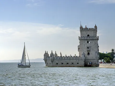 Torre de Belém vista desde un barco, Portugal