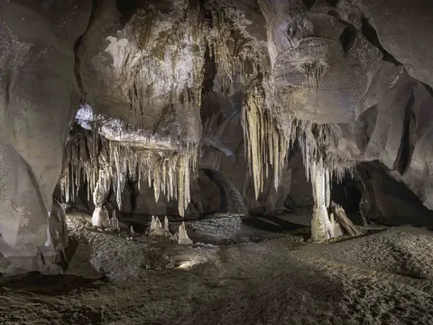 Ruta subterránea por la cueva mina de la Buenita en Udías