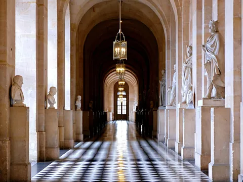 Pasillo abovedado con estatuas en los Museos Vaticanos, Ciudad del Vaticano.