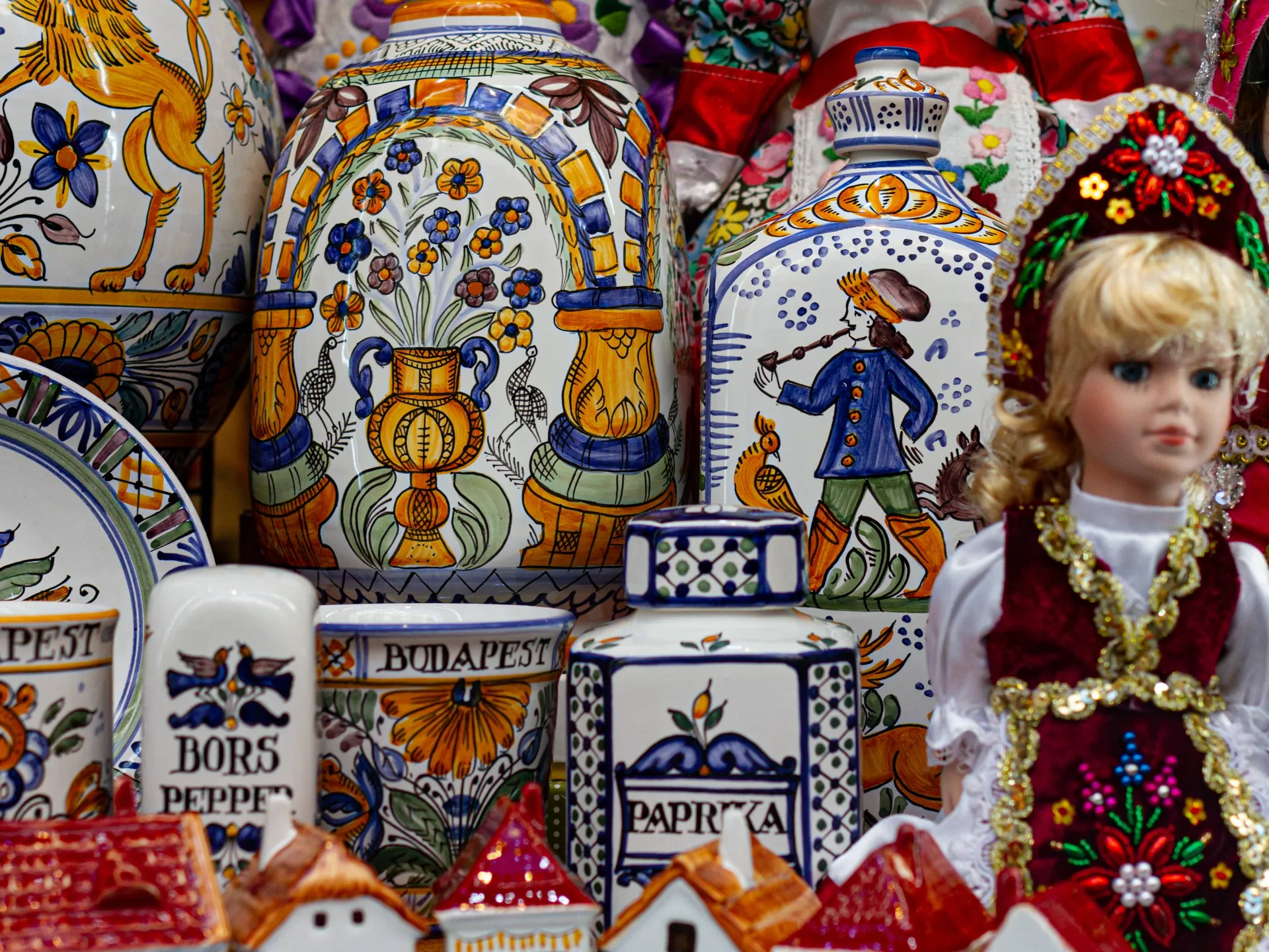 Souvenirs - Mercado Central de Budapest - Qué ver en Budapest - Guía de viaje Budapest - Buendía Tours