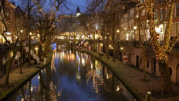 Qué hacer en Utrecht entre canales, castillos y escapadas florales por Holanda