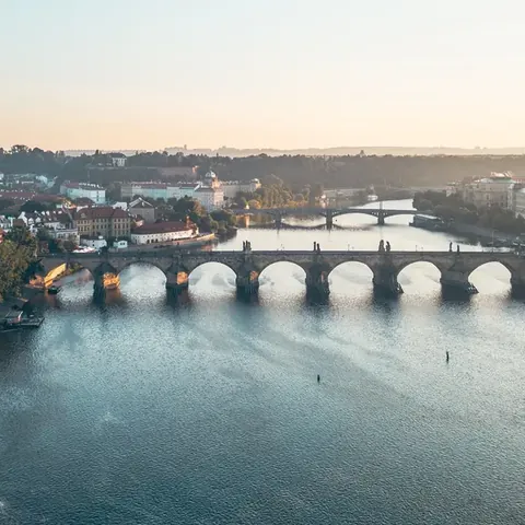 sabias-que-rio-moldava-amanecer-en-praga