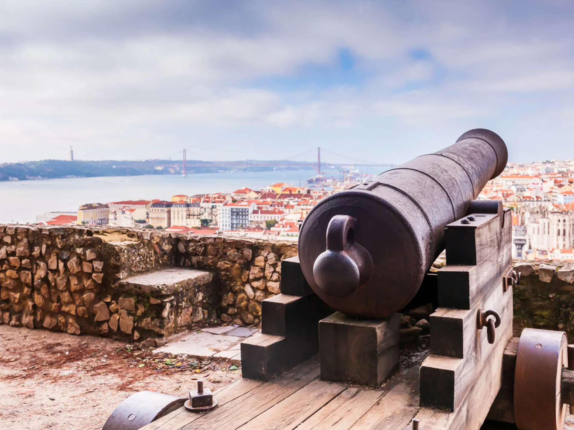 Vistas impresionantes desde el mirador del Castillo de San Jorge de Lisboa