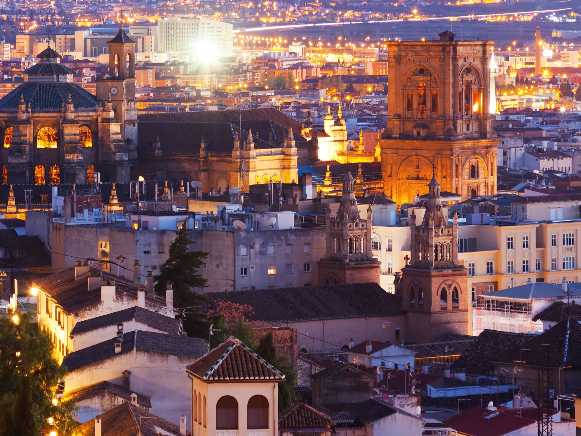 Vista nocturna de Granada - Qué hacer en Granada - Guía de Viajes Granada - Buendía