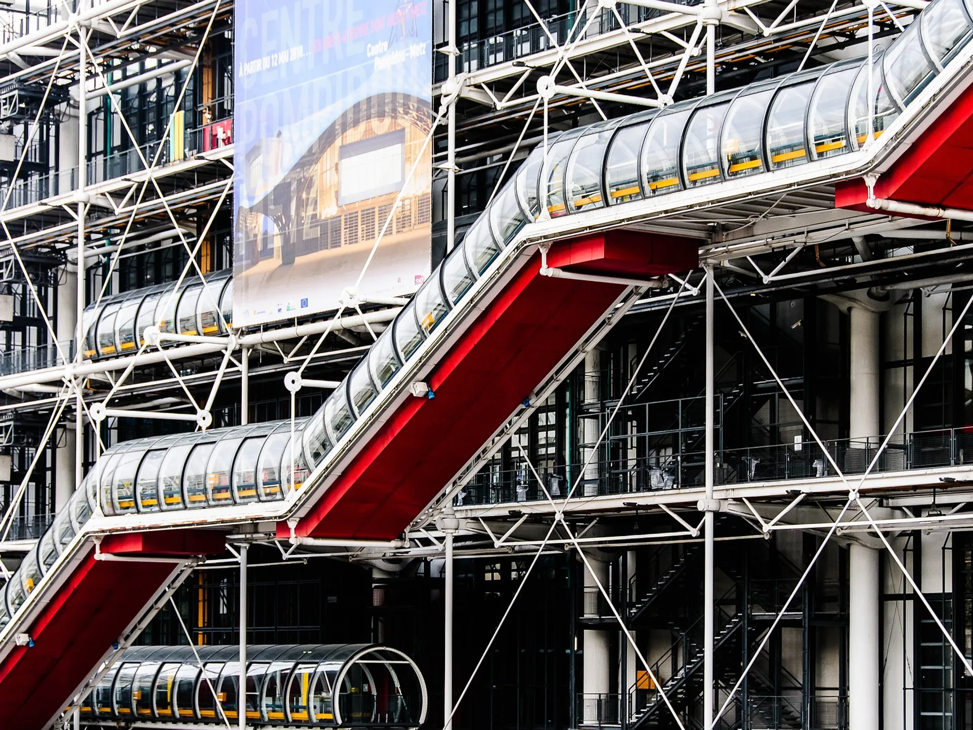 detalle-fachada-centre-pompidou-paris_guia-paris_buendia-tours