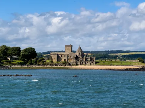 panorámica de la abadía de inchcolm firth of forth escocia