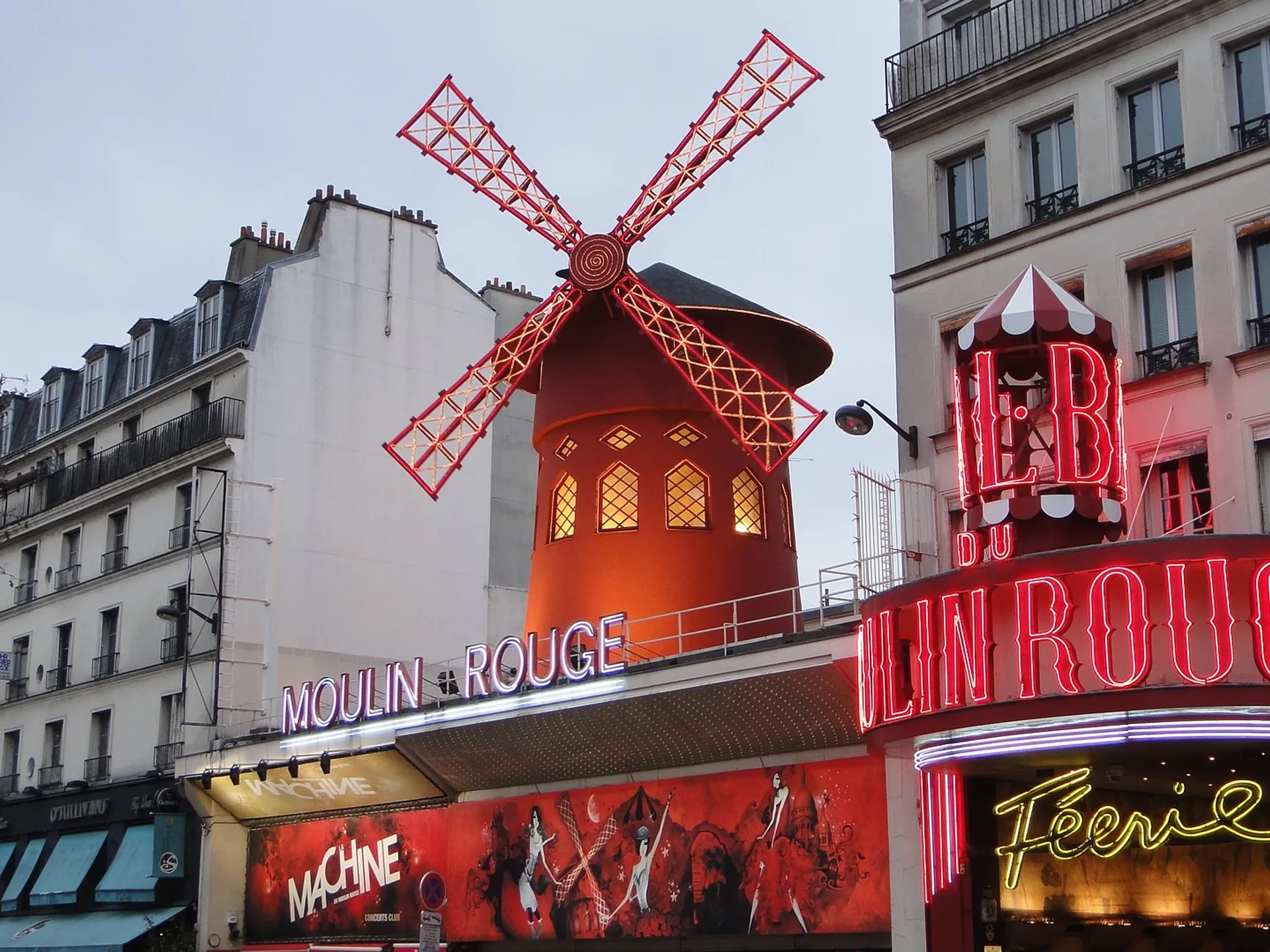 moulin-rouge-place-blanche-buendia-tours