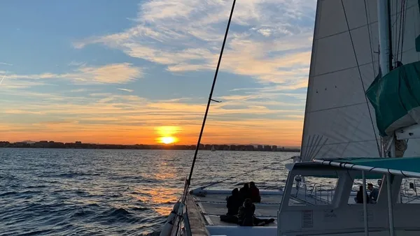Paseos en barco en Alicante Provincia para descubrir la Costa Blanca desde el mar