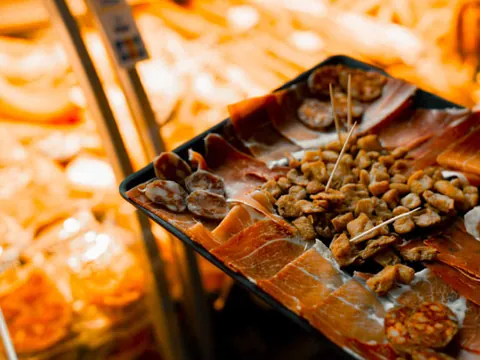 zagreb-food-tour_experiencia-gastronomica_visita-guiada_comida-callejera_croacia_buendia (2).jpg