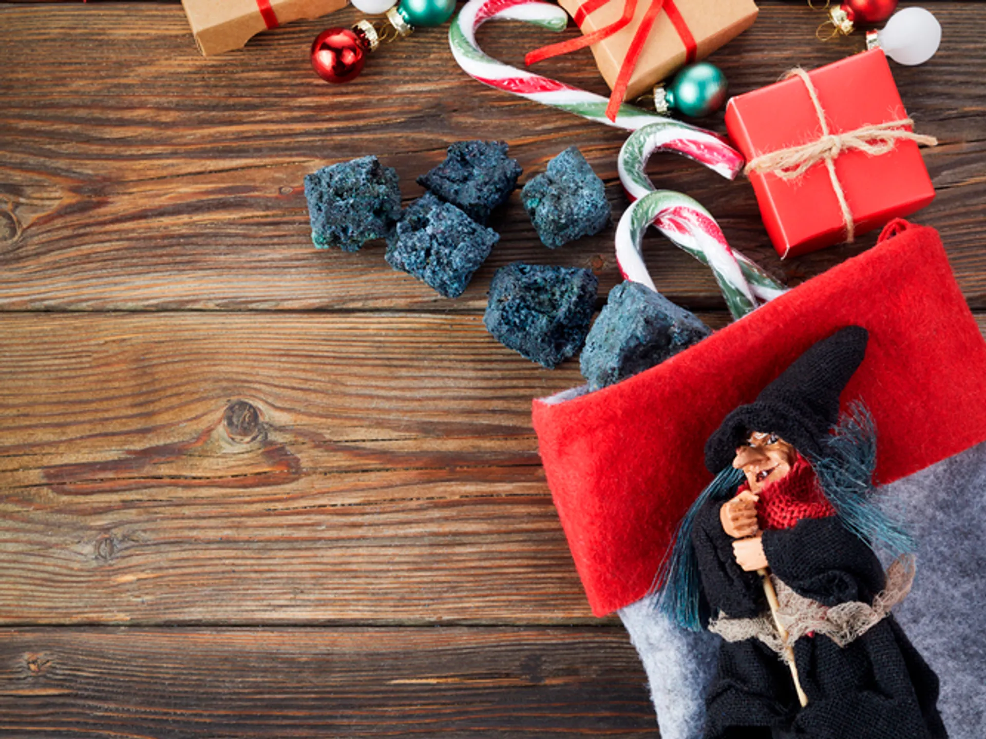Carbón para los niños malos - La Bruja Befana, símbolo de la Navidad en Italia - Blog - Buendía Tours