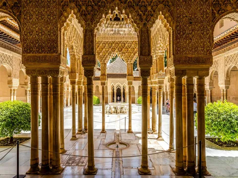 tour Alhambra privado entradas visita guiada Patio Leaones Granada