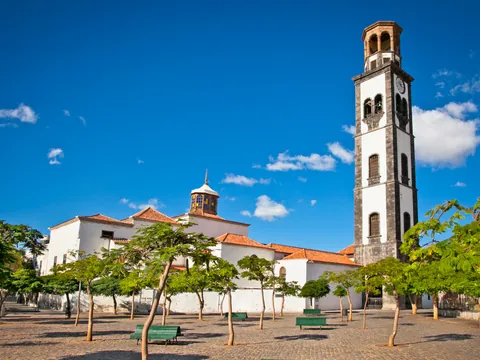 La Iglesia Matriz de Nuestra Señora de la Concepción, con su alta torre, sirve prácticamente de guía en este free tour por la zona centro de Santa Cruz de Tenerife.